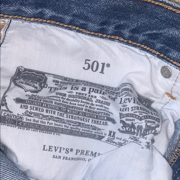 Levi’s 501 Mom Jeans! - Picture 3 of 5